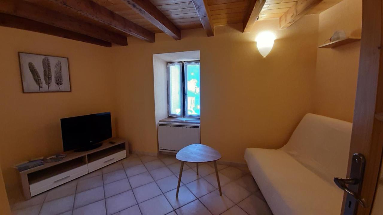 Petite Maison De Village Situee Entre Lacs, Cascades Et Montagnes Virieu-le-Grand ภายนอก รูปภาพ